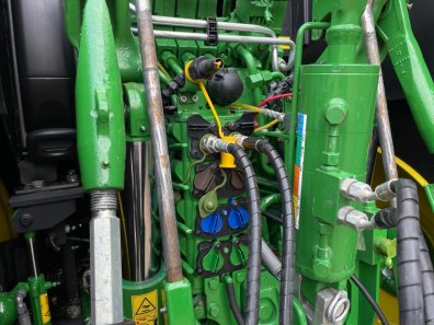 John Deere 6215R Ultimate