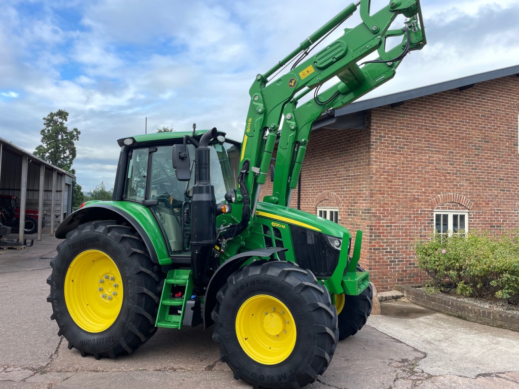 John Deere 6120M