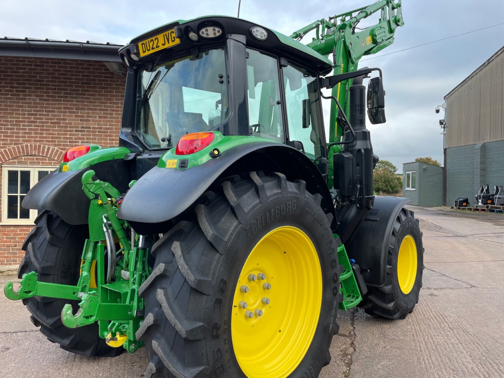 John Deere 6120M