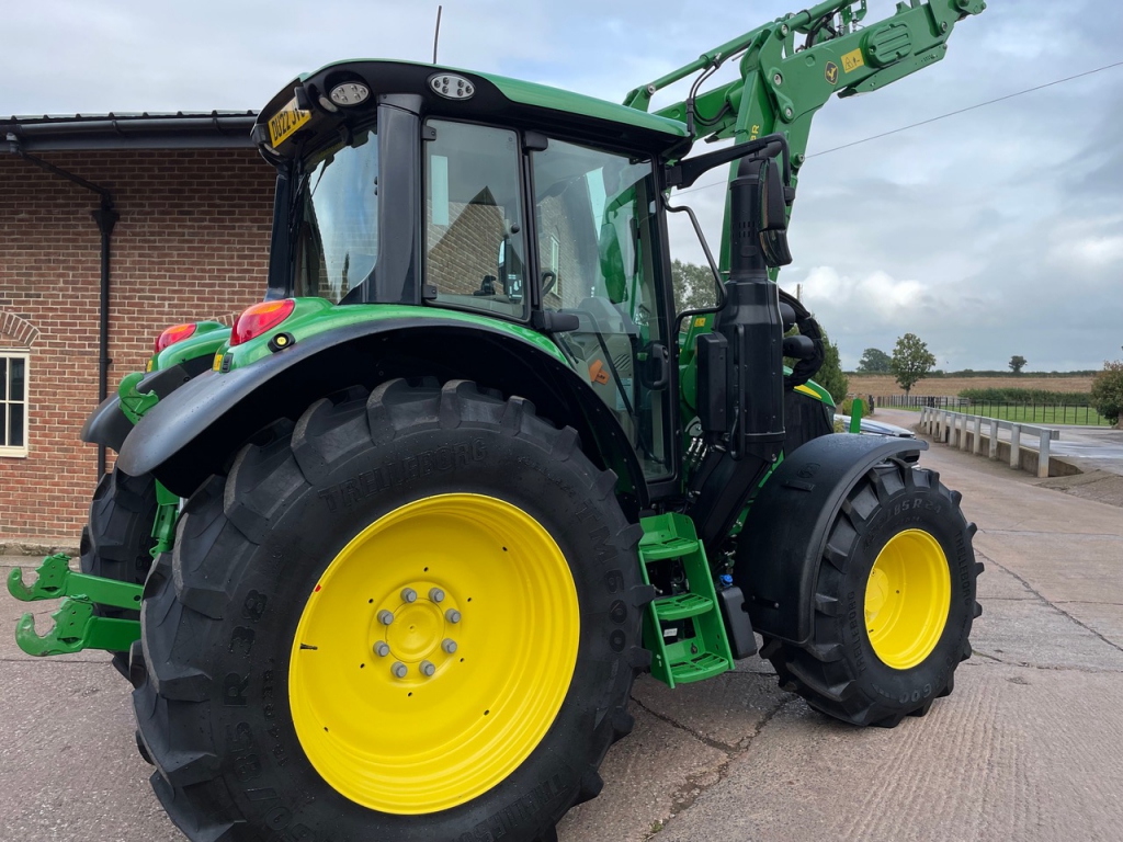John Deere 6120M