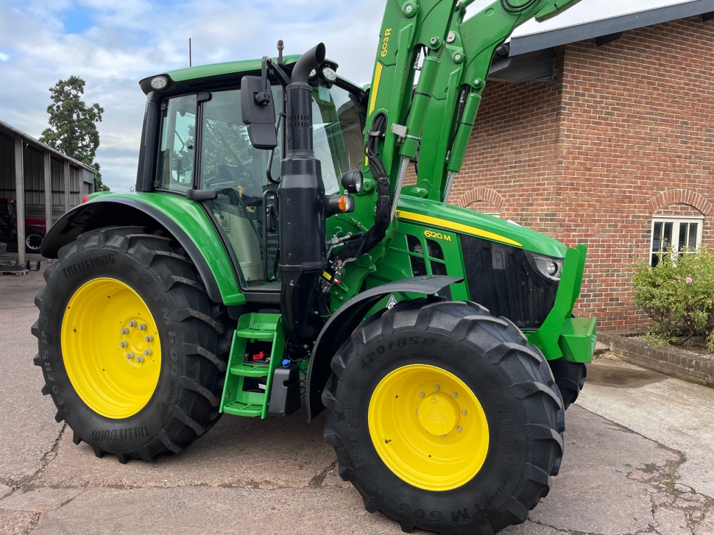 John Deere 6120M