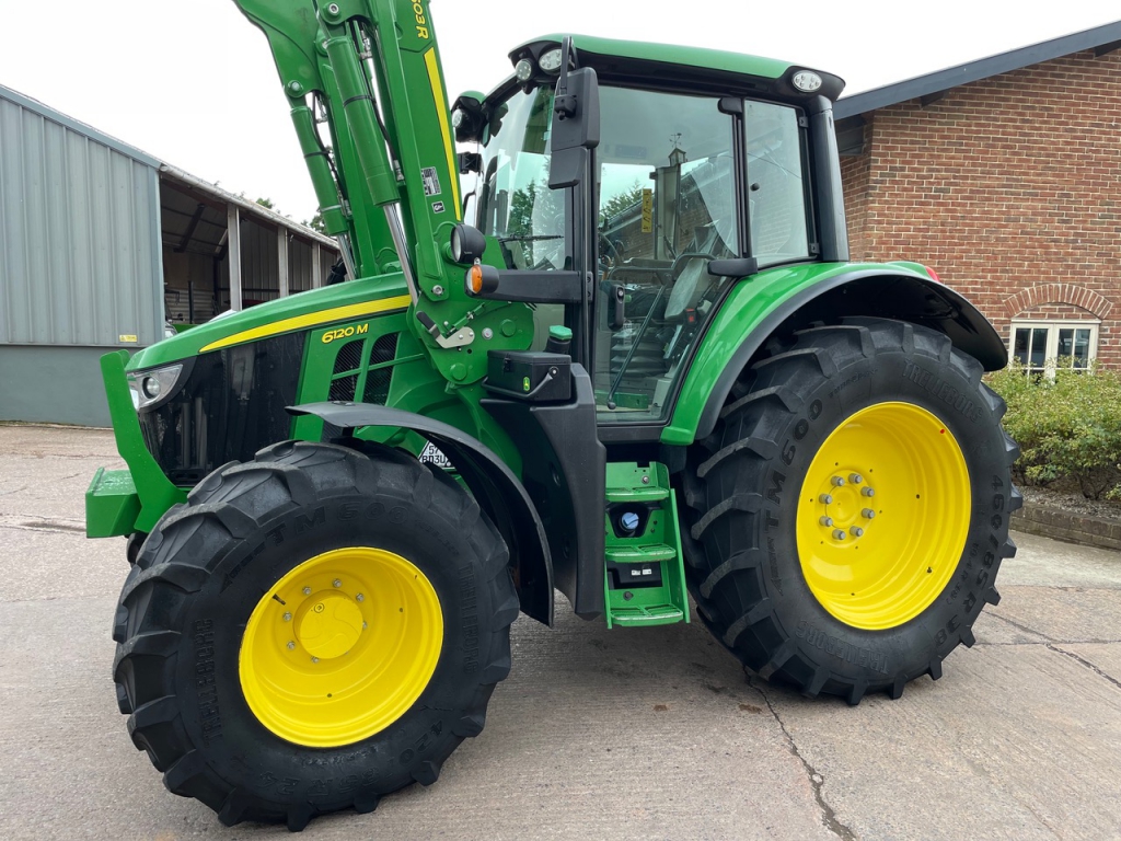 John Deere 6120M