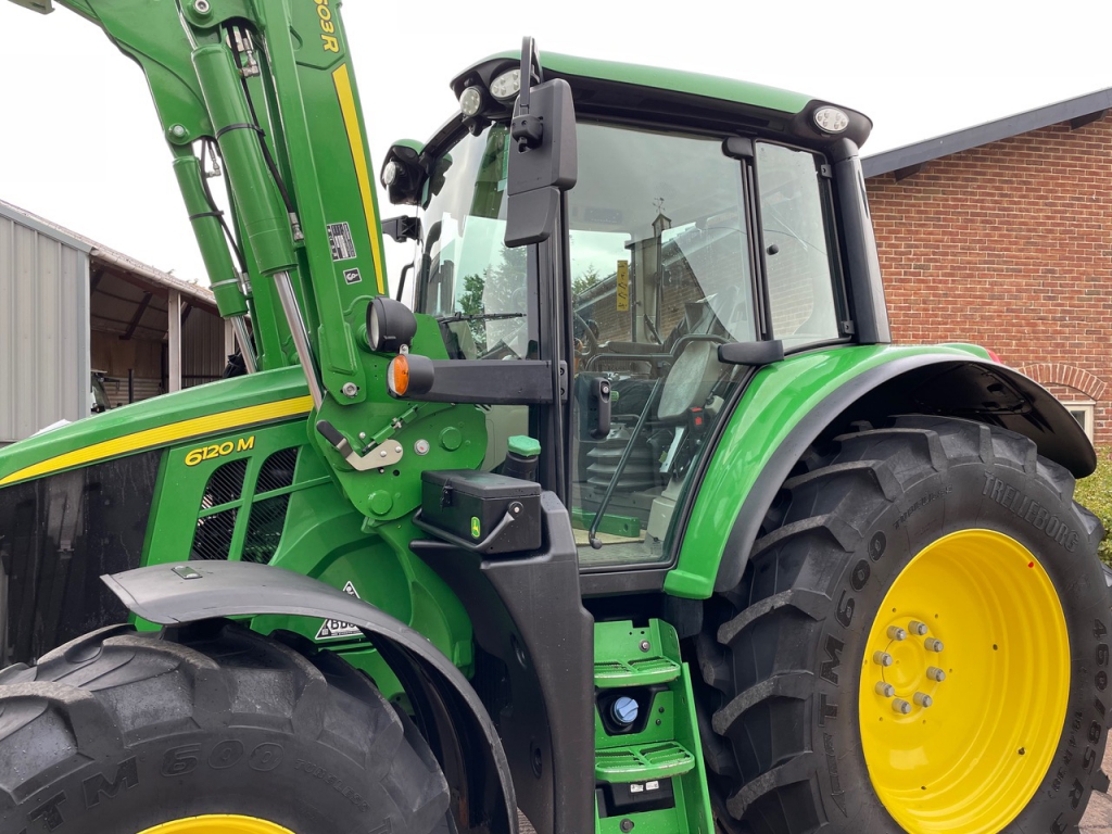 John Deere 6120M
