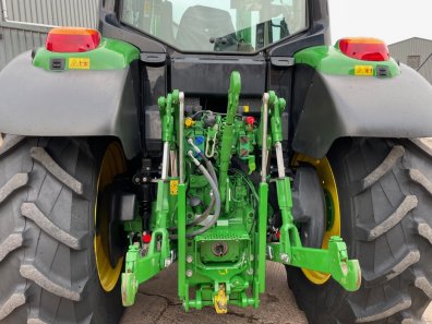 John Deere 6120M