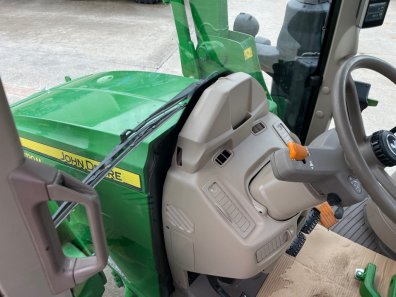 John Deere 6120M