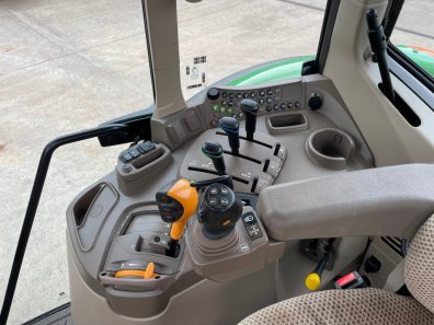 John Deere 6120M