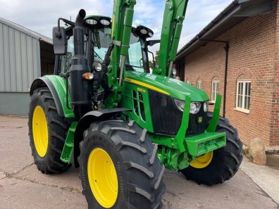 John Deere 6120M