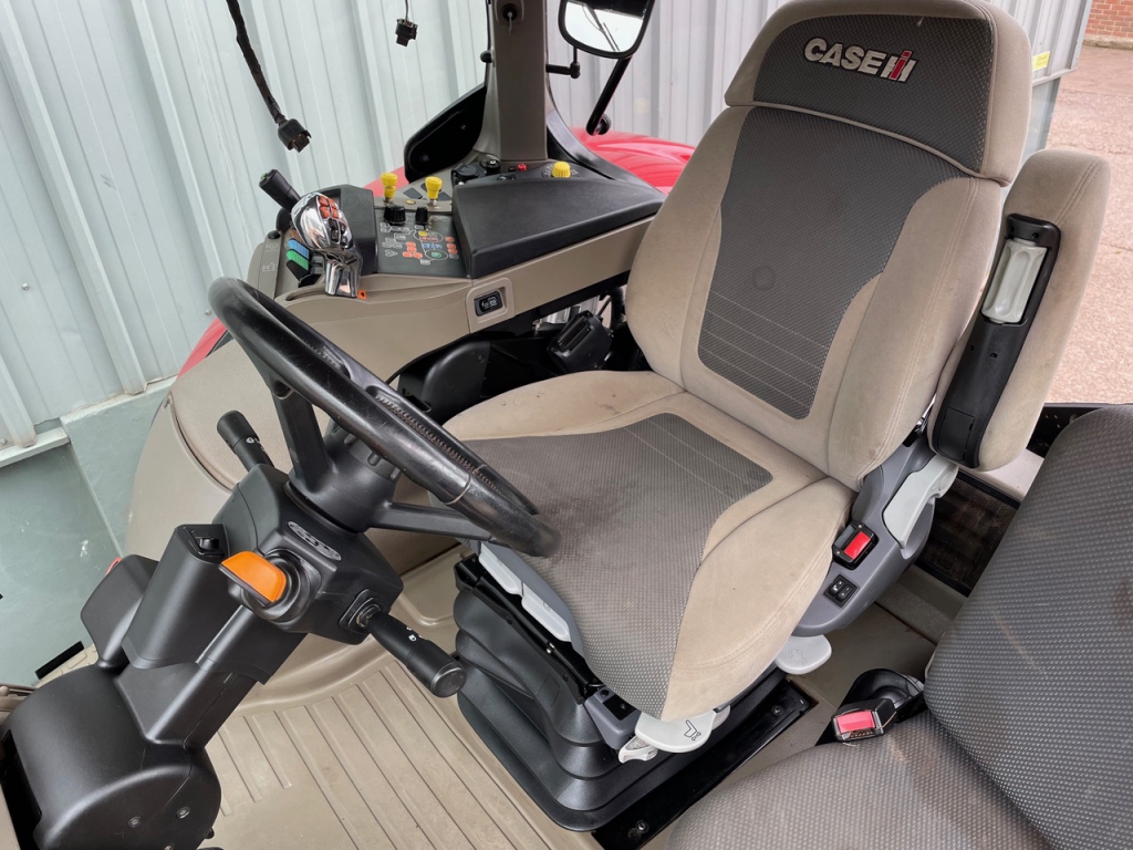 Case Puma 220