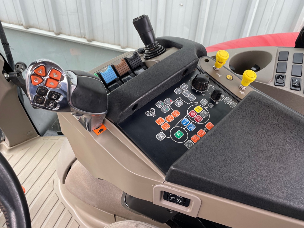 Case Puma 220