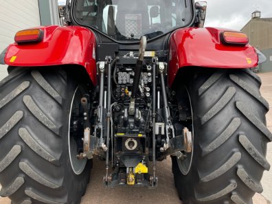 Case Puma 220