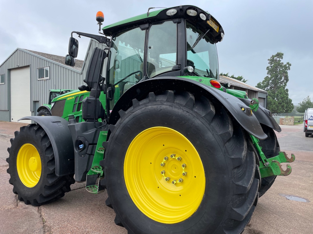 John Deere 6250R