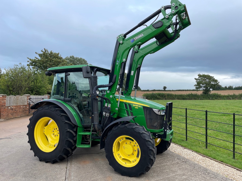 John Deere 5085 M