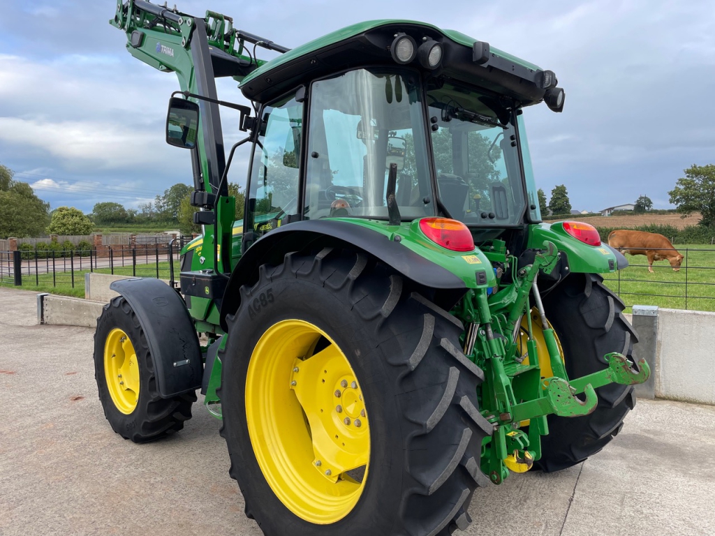 John Deere 5085 M