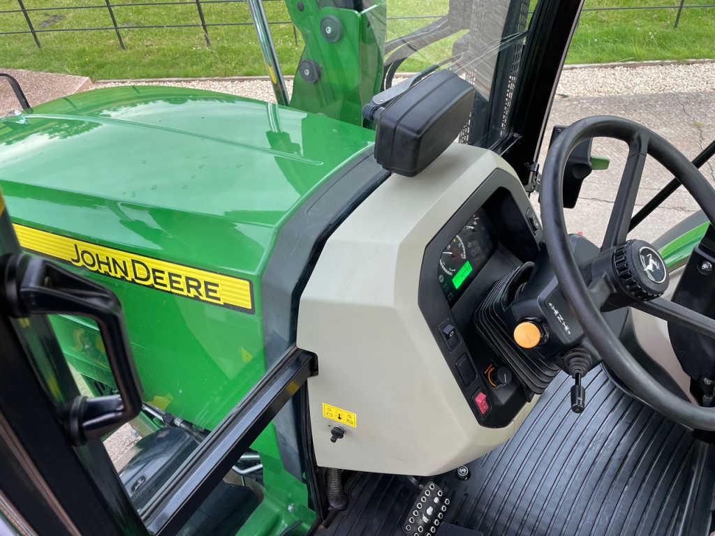 John Deere 5085 M