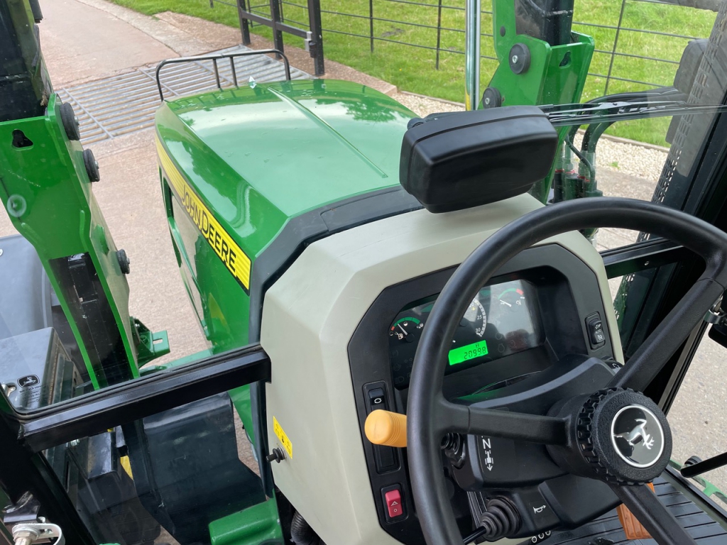 John Deere 5085 M