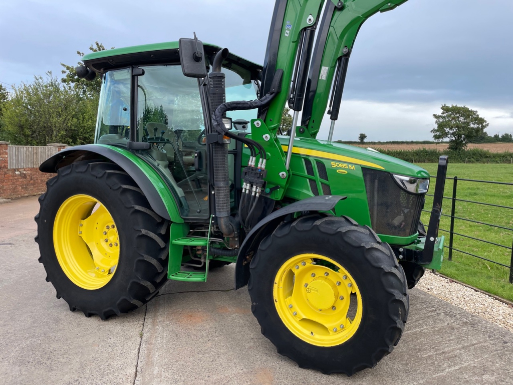 John Deere 5085 M