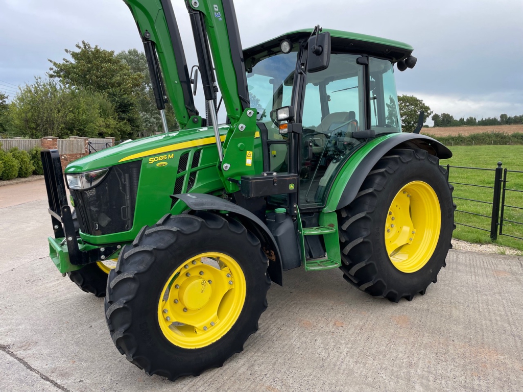 John Deere 5085 M