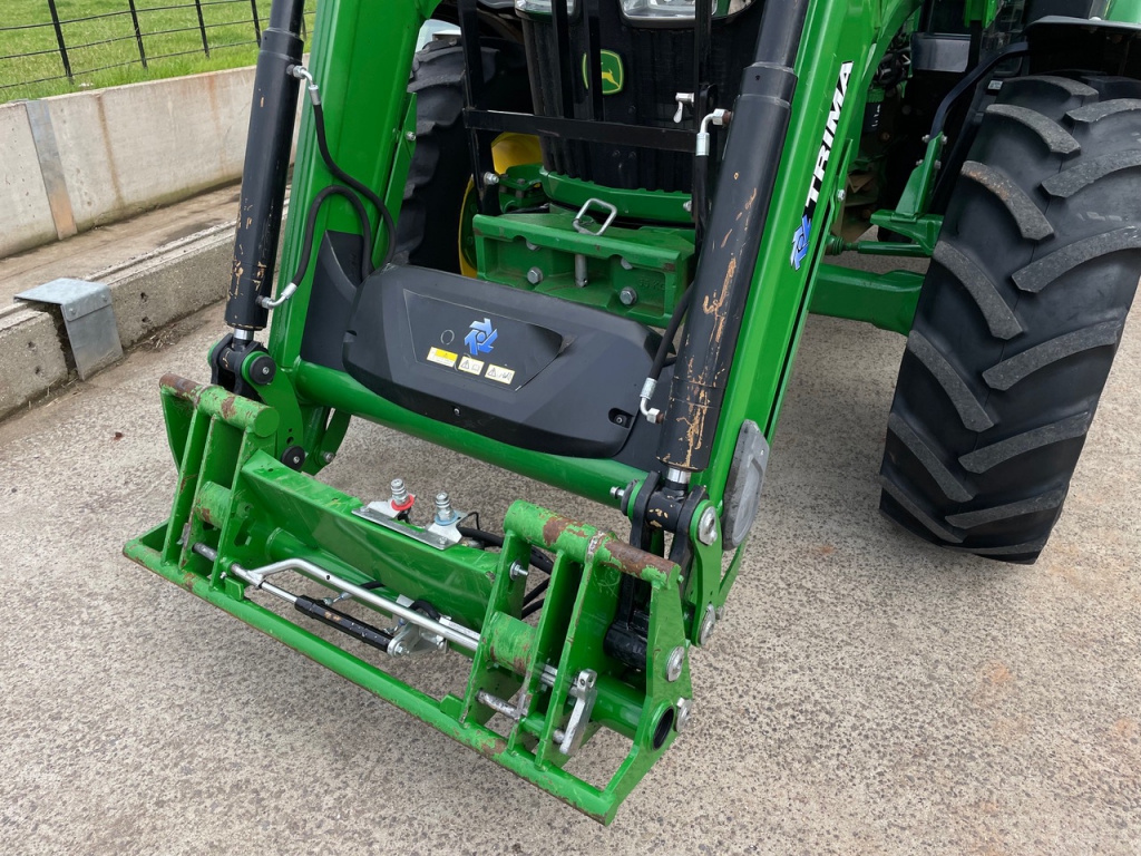 John Deere 5085 M