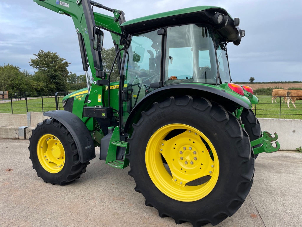 John Deere 5085 M