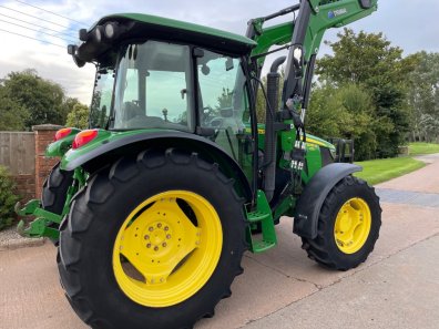 John Deere 5085 M