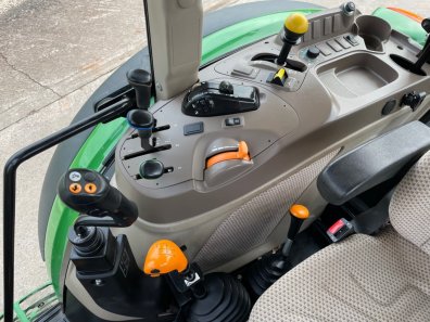 John Deere 5085 M