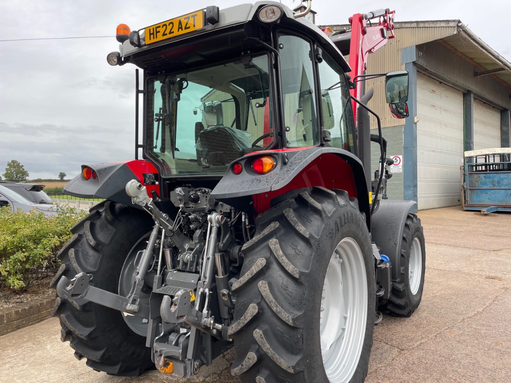 Massey Ferguson 5711M