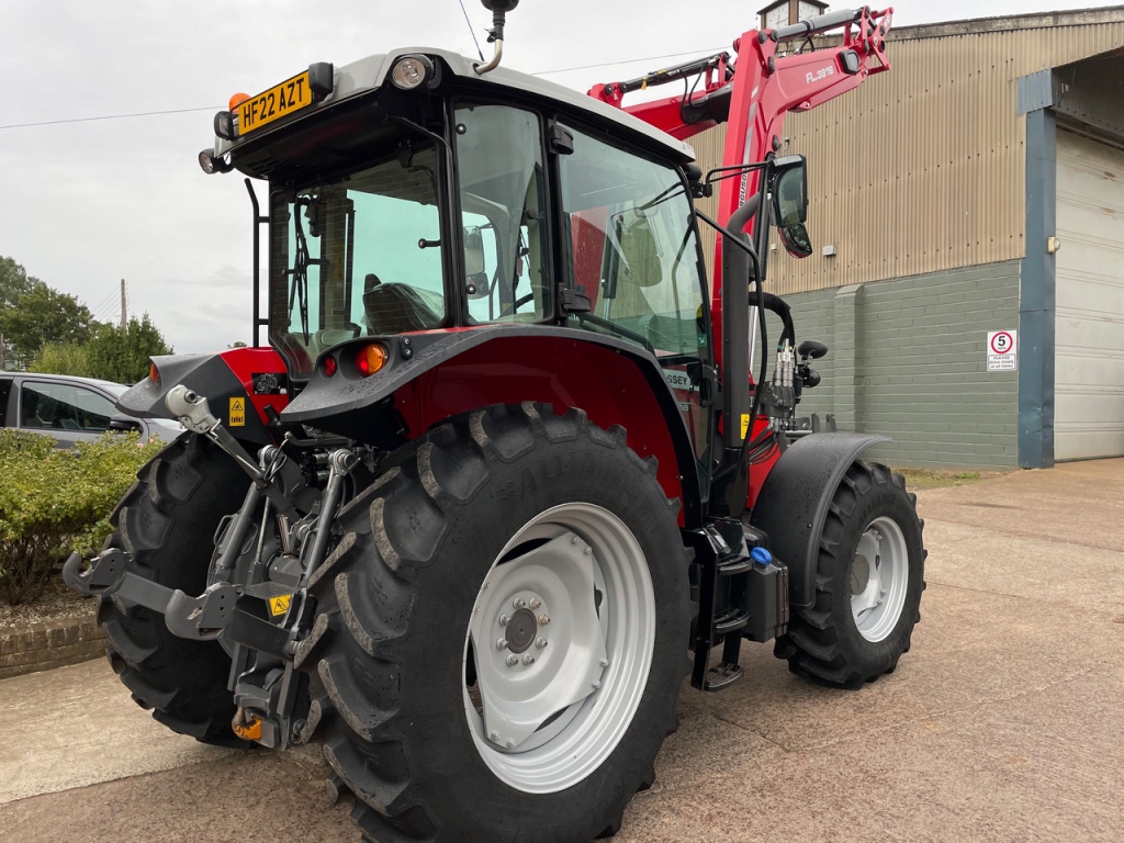 Massey Ferguson 5711M