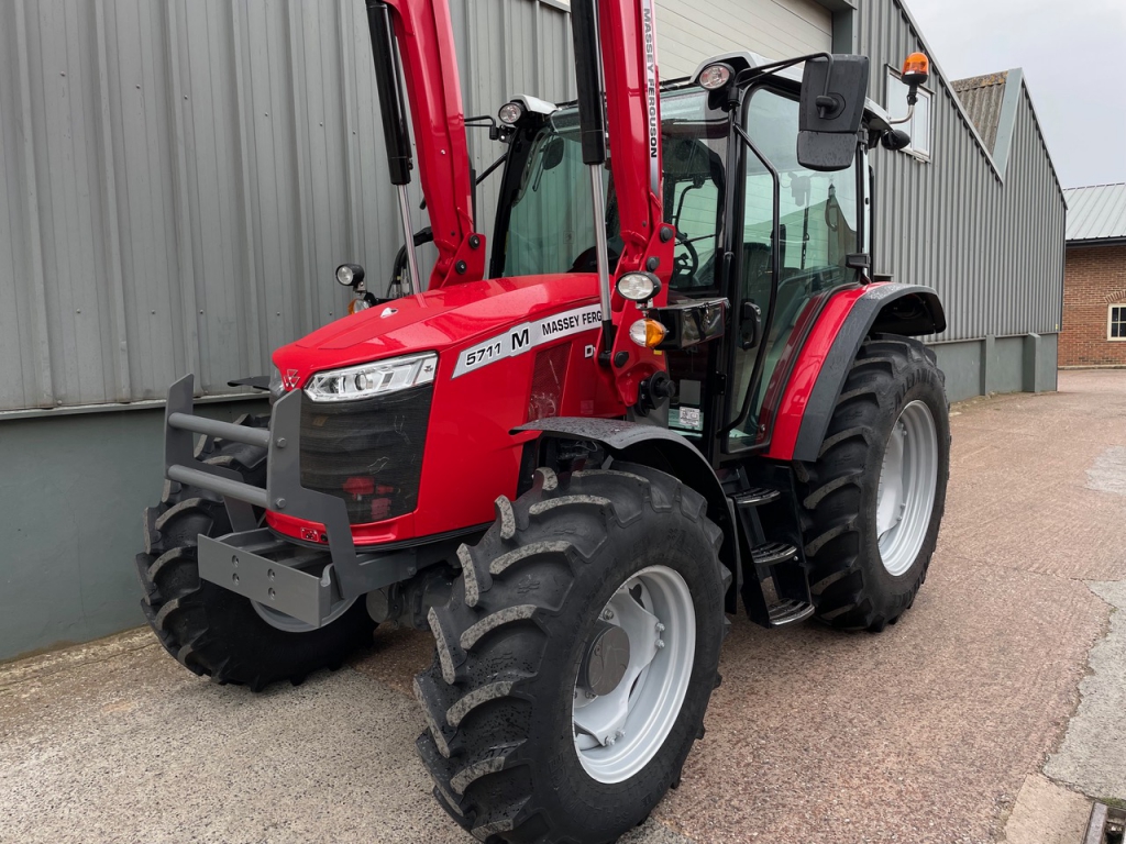 Massey Ferguson 5711M