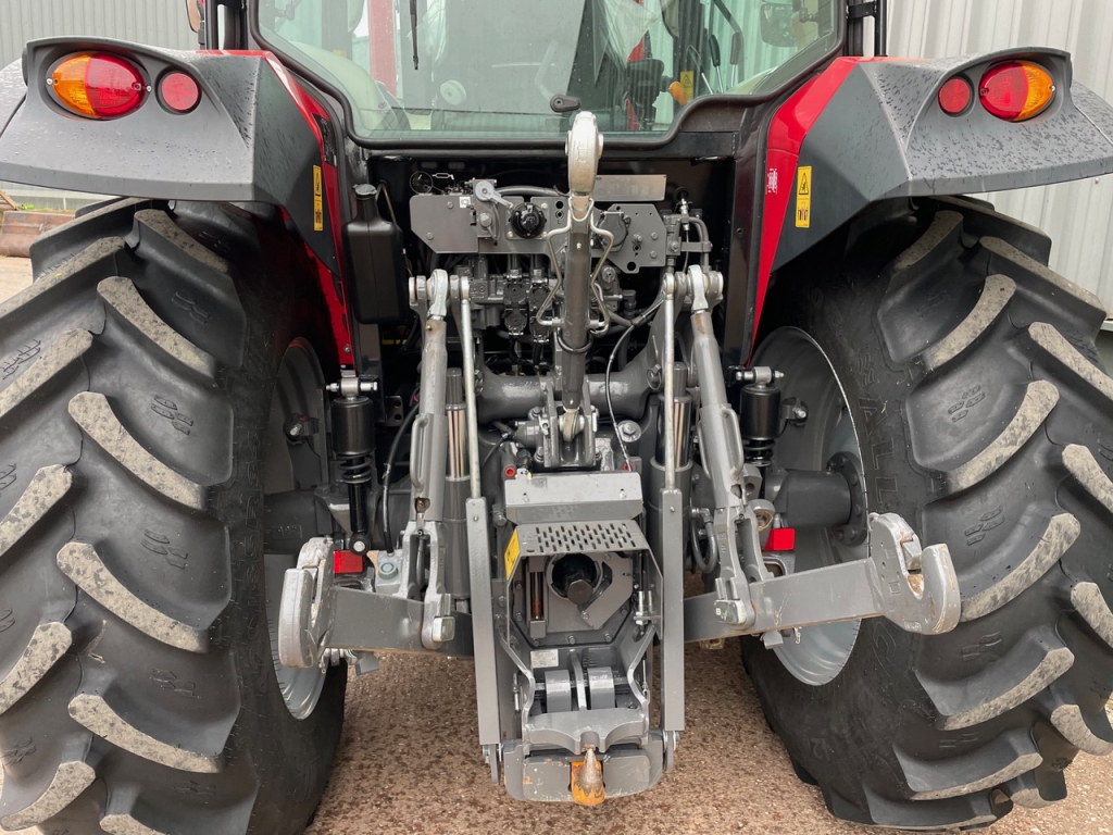 Massey Ferguson 5711M
