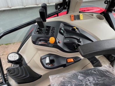 Massey Ferguson 5711M