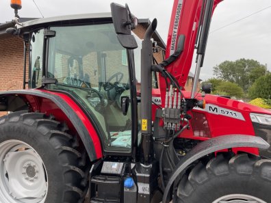Massey Ferguson 5711M