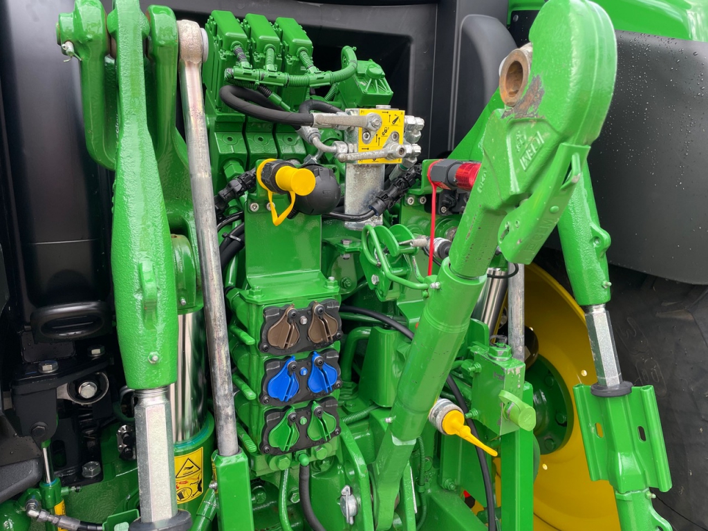 John Deere 6R 145