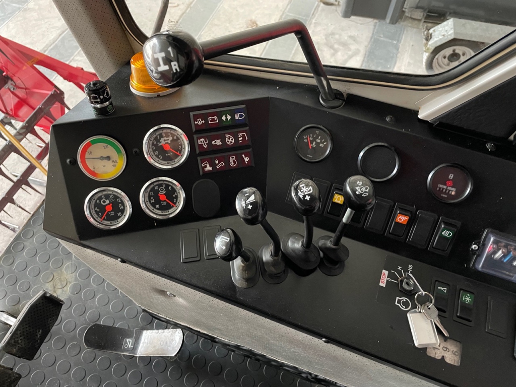 Massey Ferguson 22 Special combine