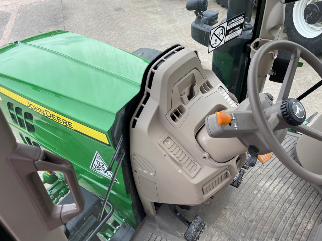 John Deere 6130M