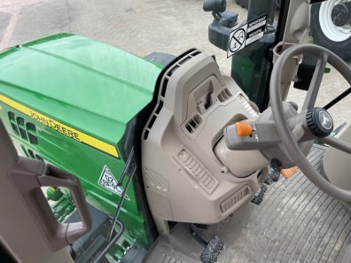 John Deere 6130M