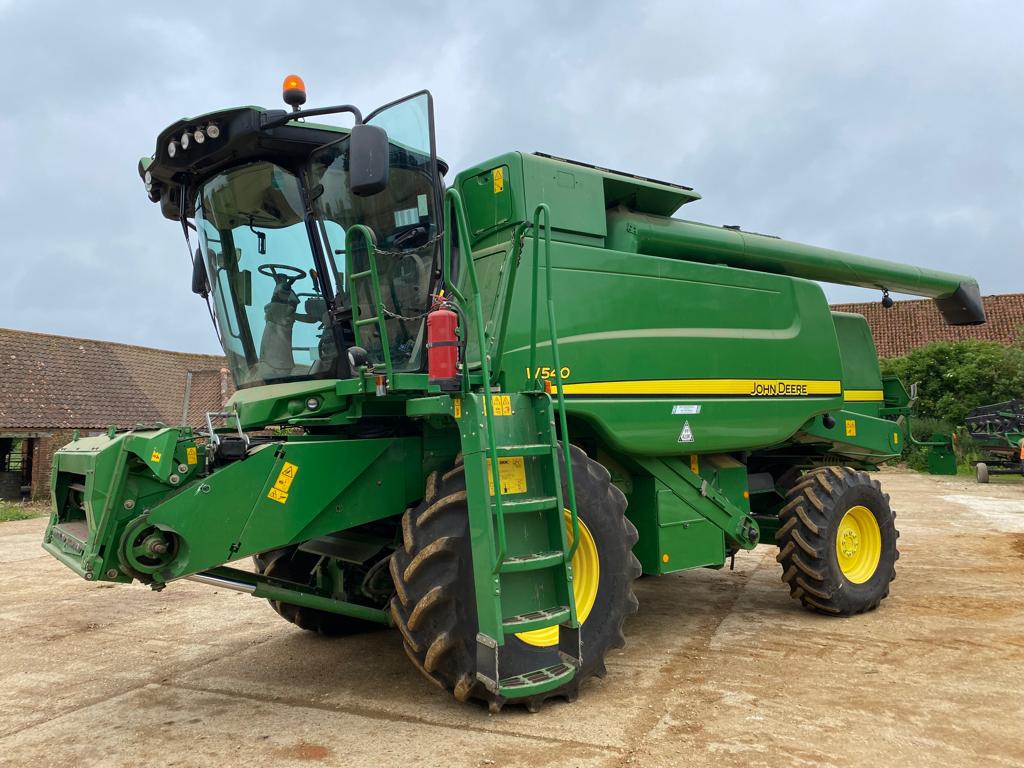 John Deere W540 combine