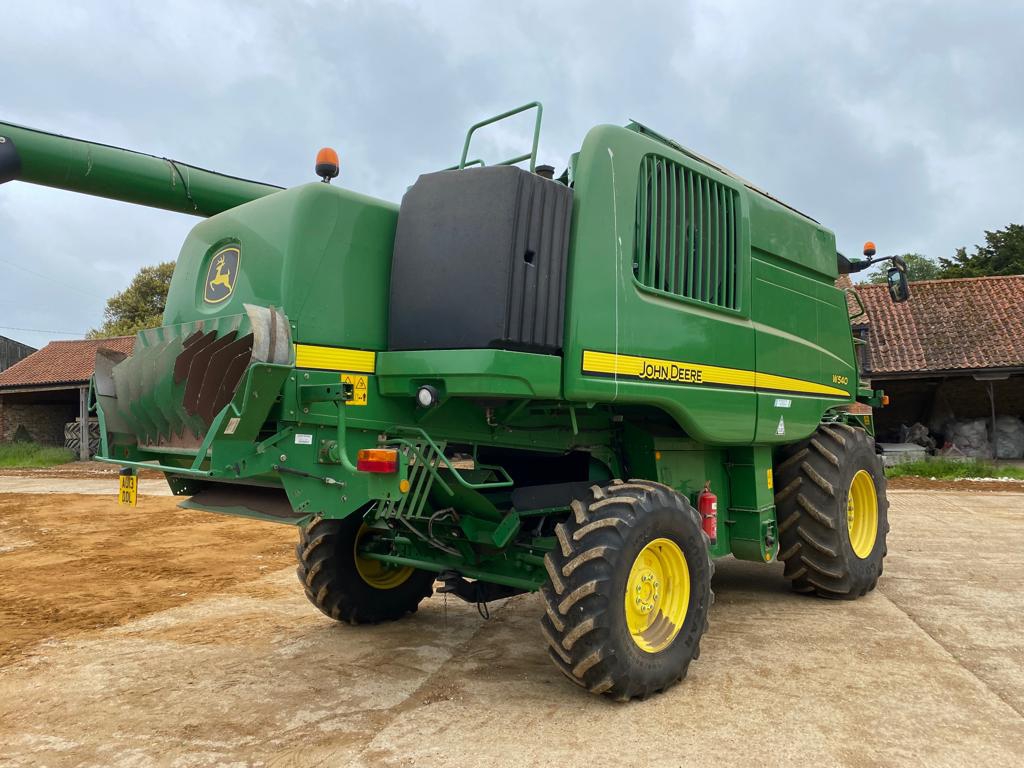 John Deere W540 combine