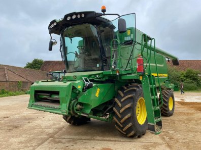 John Deere W540 combine