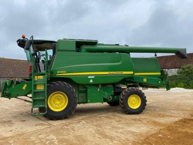 John Deere W540 combine