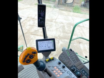 John Deere W540 combine