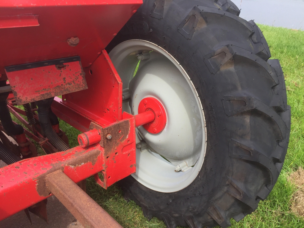 Massey Ferguson 30 drill