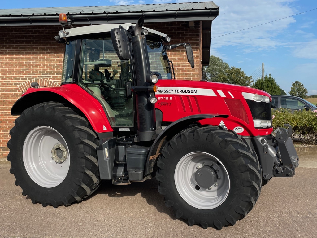 Massey Ferguson 6718S Exclusive