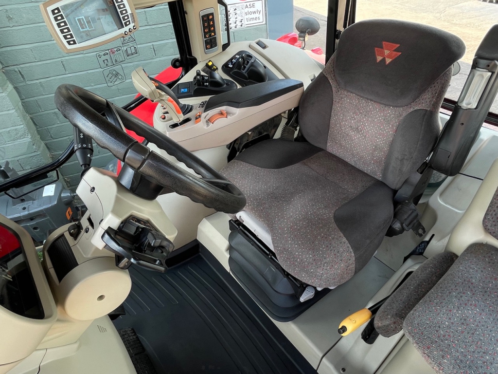 Massey Ferguson 6718S Exclusive