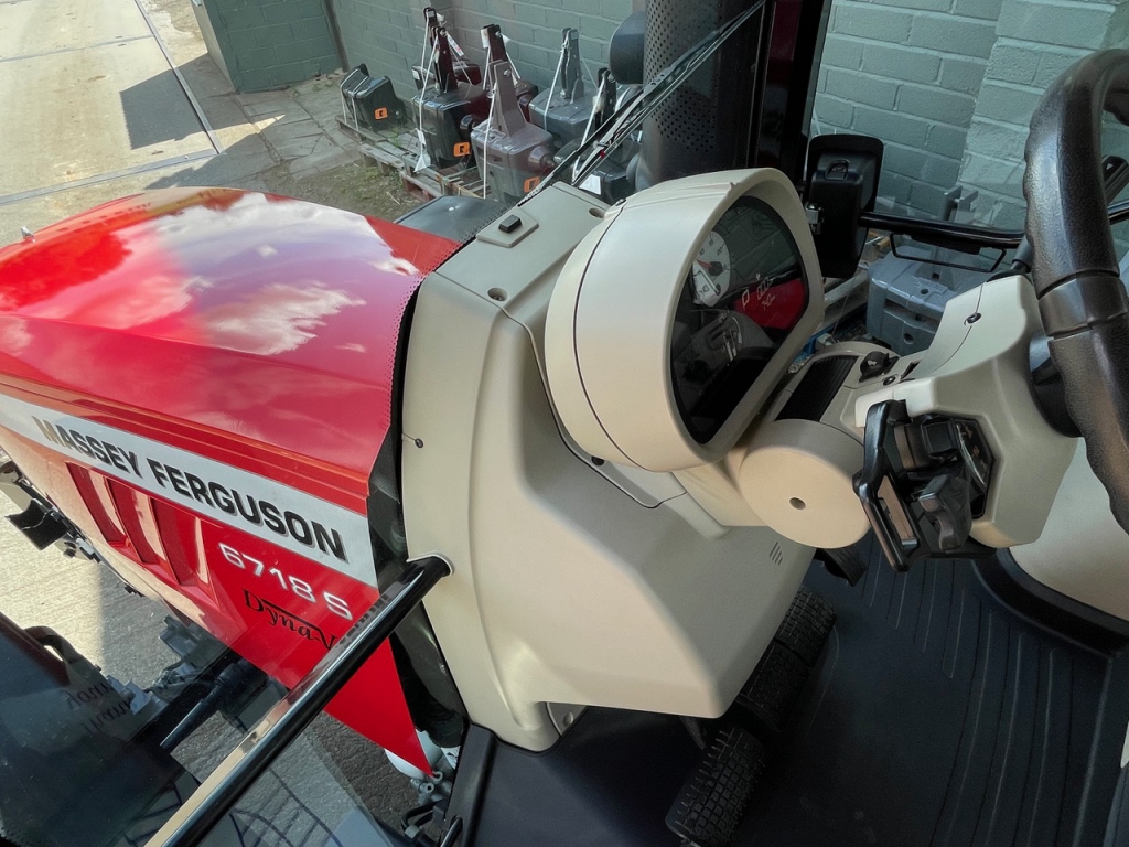 Massey Ferguson 6718S Exclusive