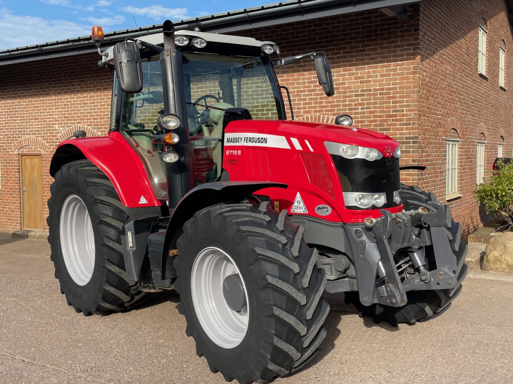 Massey Ferguson 6718S Exclusive
