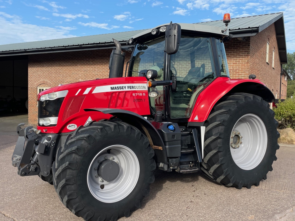 Massey Ferguson 6718S Exclusive