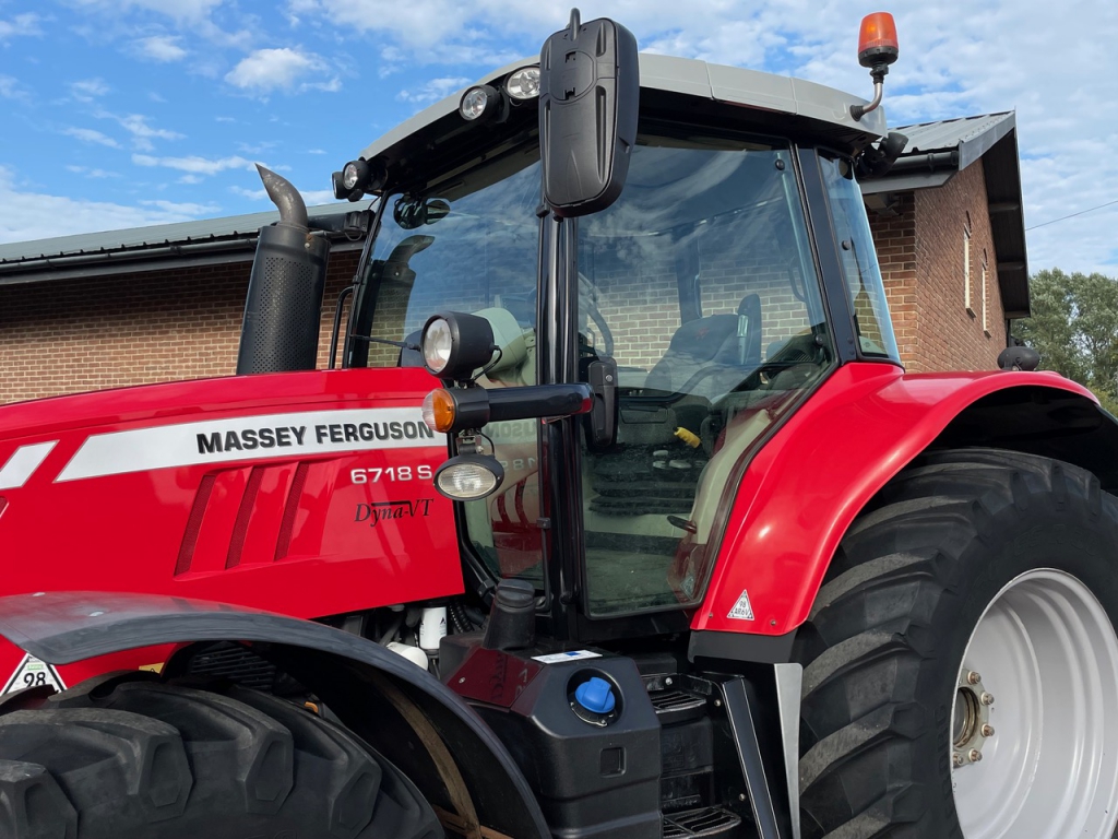 Massey Ferguson 6718S Exclusive
