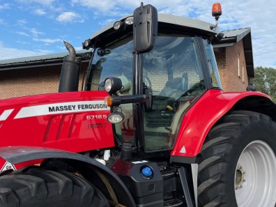 Massey Ferguson 6718S Exclusive