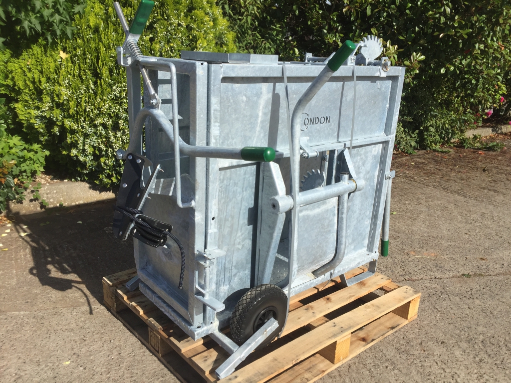 Condon Engineering dehorning crate