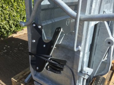 Condon Engineering dehorning crate